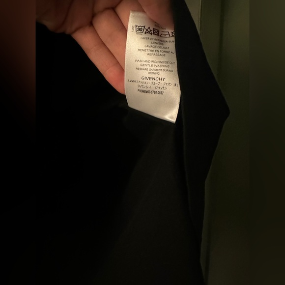 WORN ONCE - Authentic Givenchy Men’s T Shirt - Picture 4 of 8